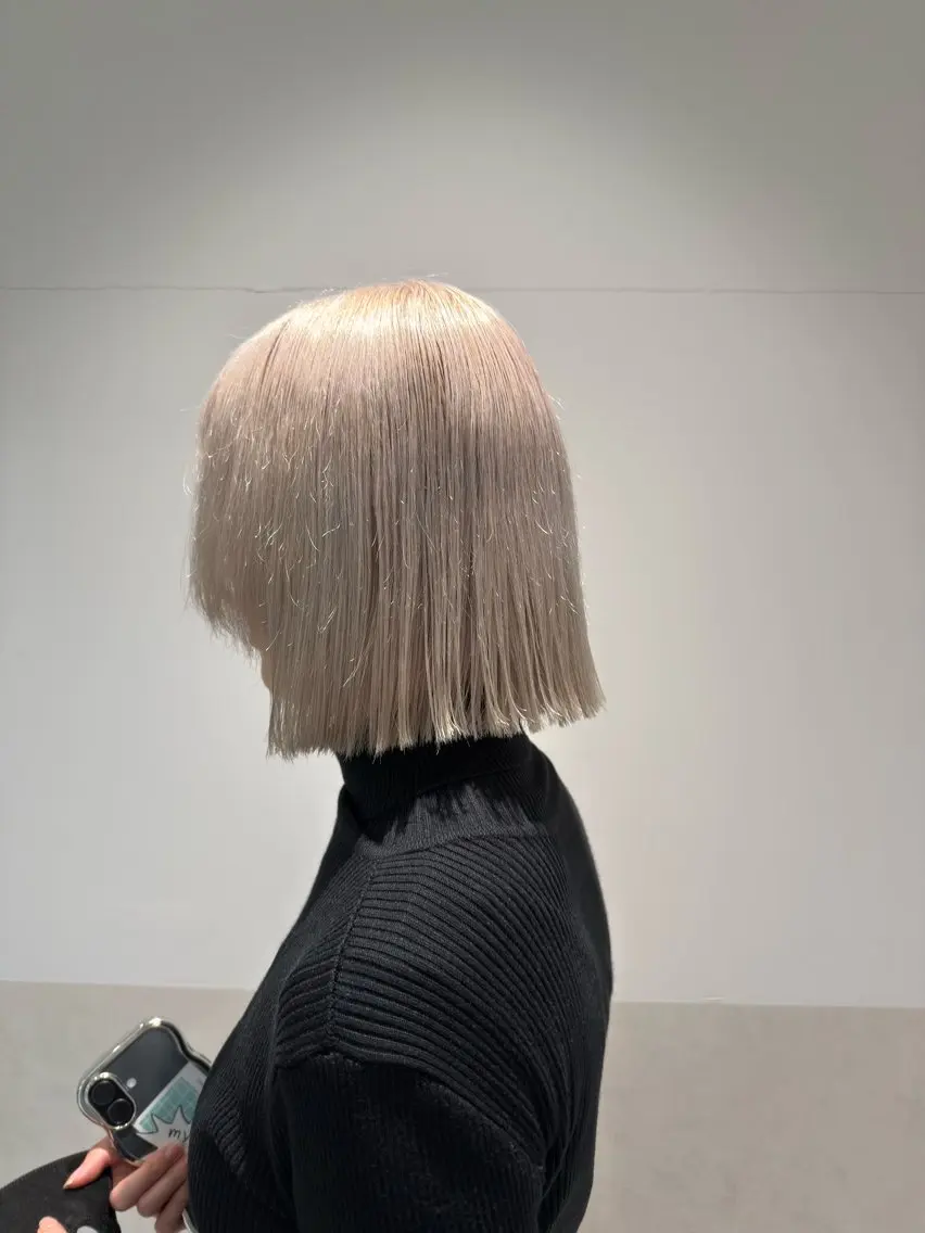 ミディアム カラー 切りっぱなしボブ ベージュカラー ホワイトベージュ ボブ 🍇おぐら めぐみ🍇のヘアスタイル