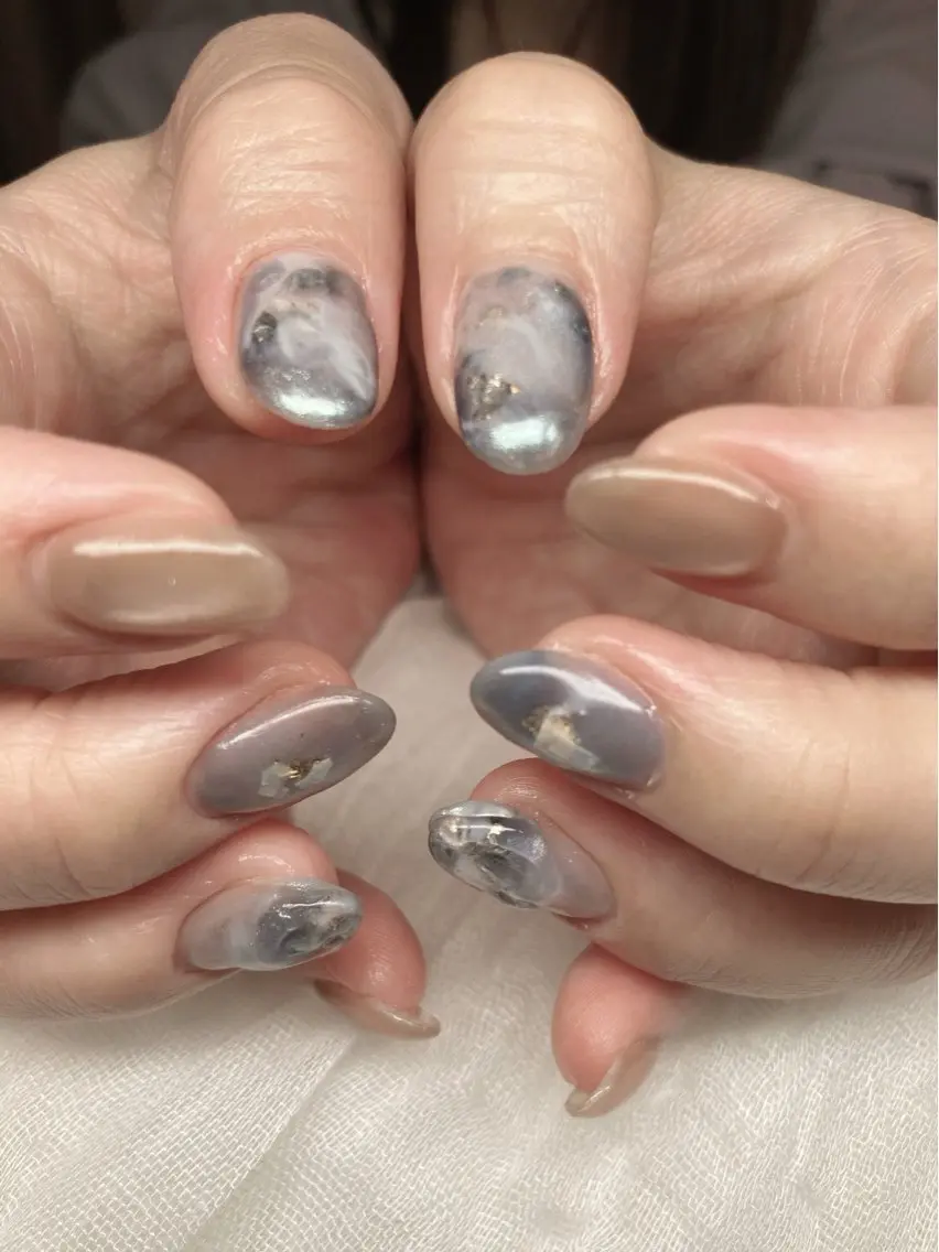 ネイル マグネットネイル ミラーネイル ニュアンスネイル シルバー シンプルネイル cheminee kaoriのネイルデザイン