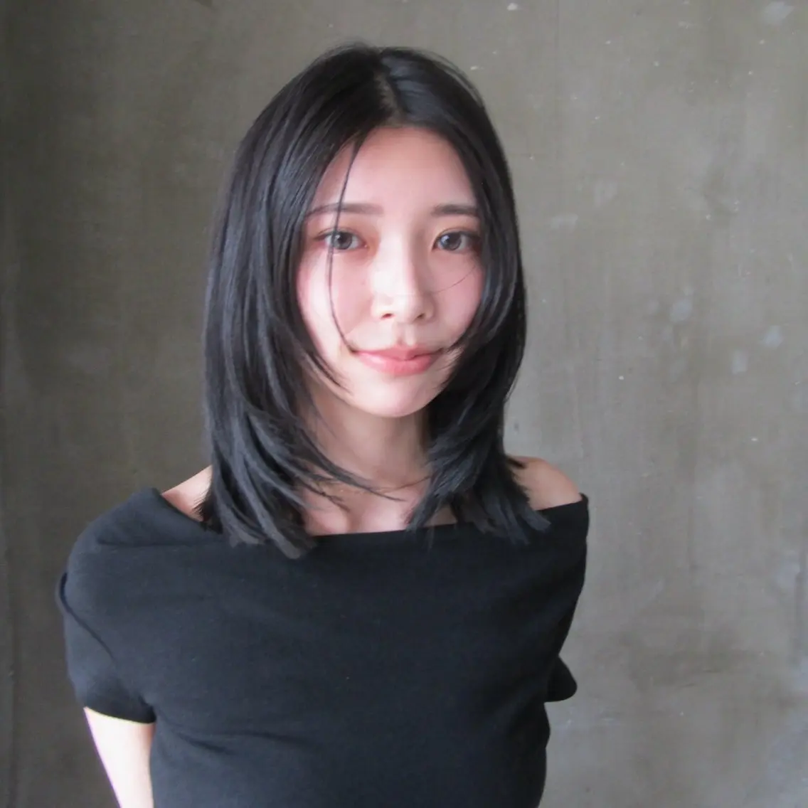 ミディアム カット サノ アオイのヘアスタイル