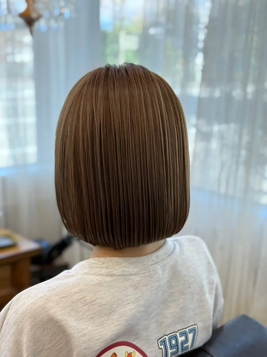 ショート カラー ベージュカラー ブリーチ ミルクティーベージュ ボブ カット 内田 隆也のヘアスタイル