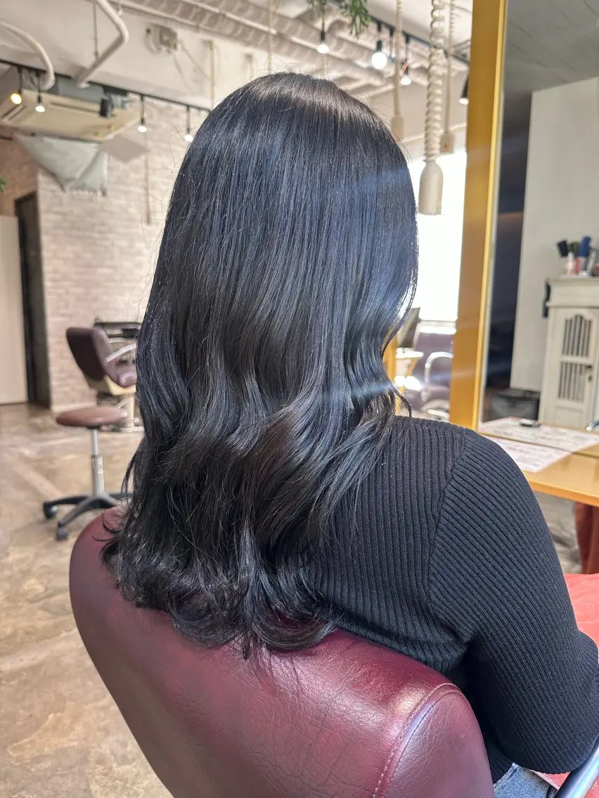 ロング カラー 黒髪 ナチュラルブラック カット ヘアカラー Saki💛心斎橋 髪質改善/艶カラーのヘアスタイル