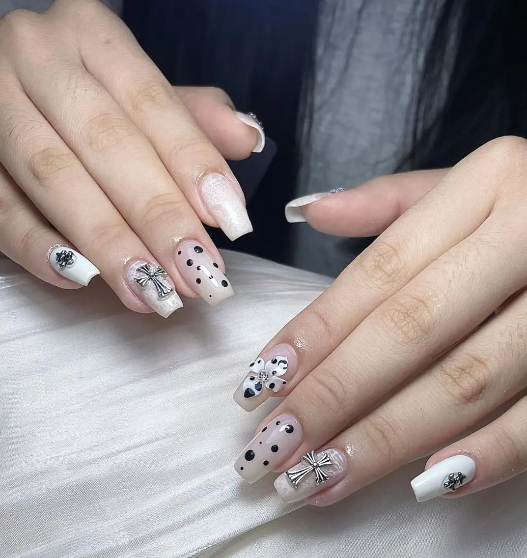 ネイル 長さ出し ジェルネイル 韓国ネイル マグネットネイル 持ち込み Kana🌻マツエク &Nailサロン💛のネイルデザイン