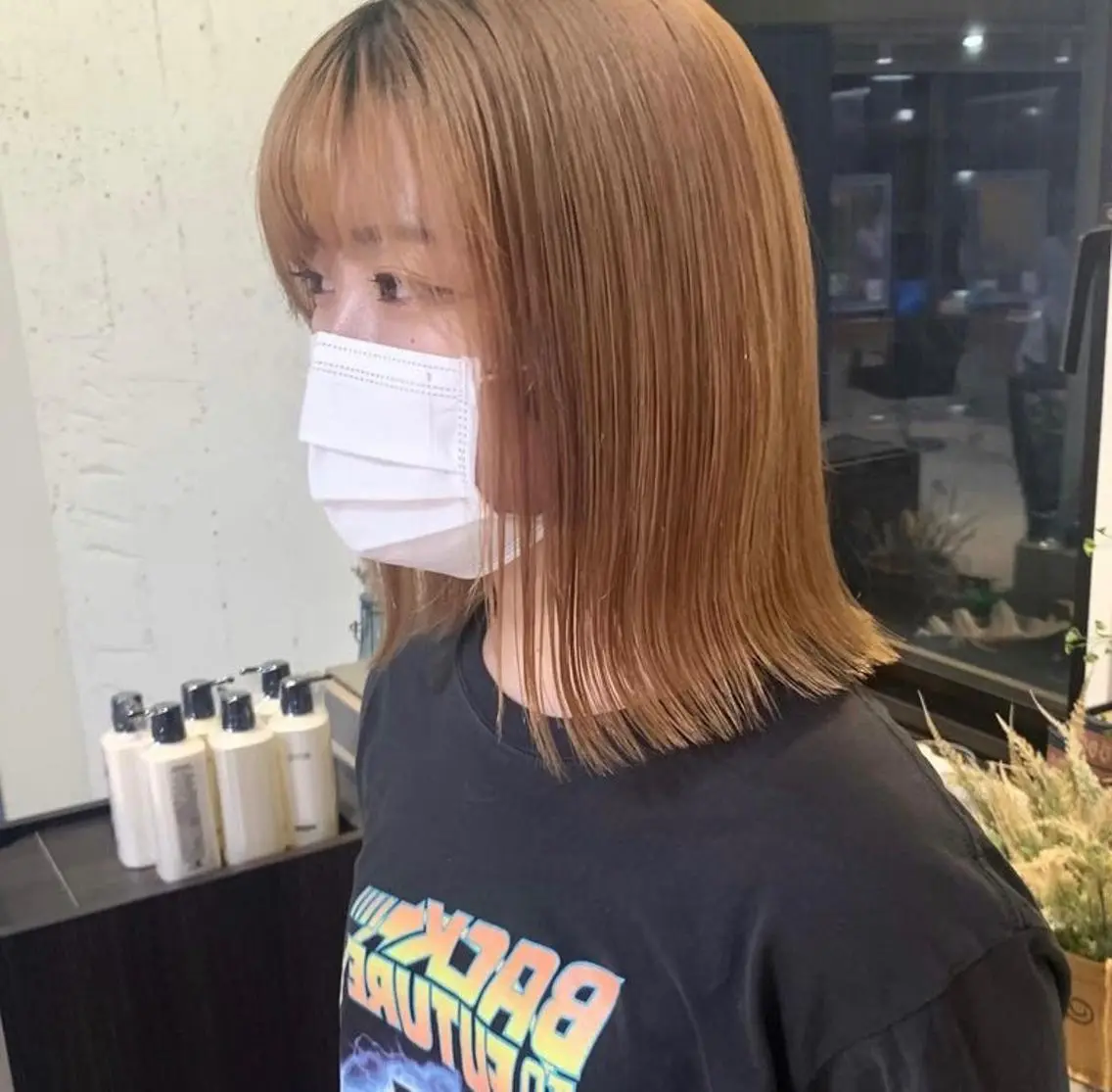 ミディアム 外ハネヘア ハイトーン🤍 古江 実夢のヘアスタイル