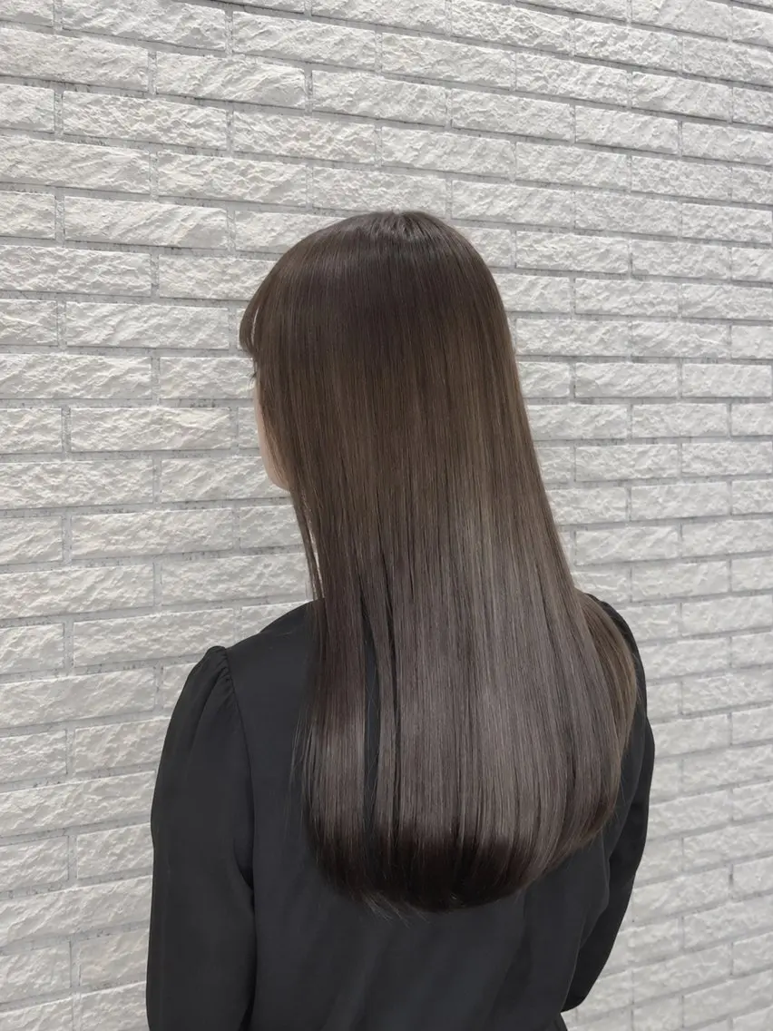 ロング 透明感カラー特化若山 結愛のヘアスタイル