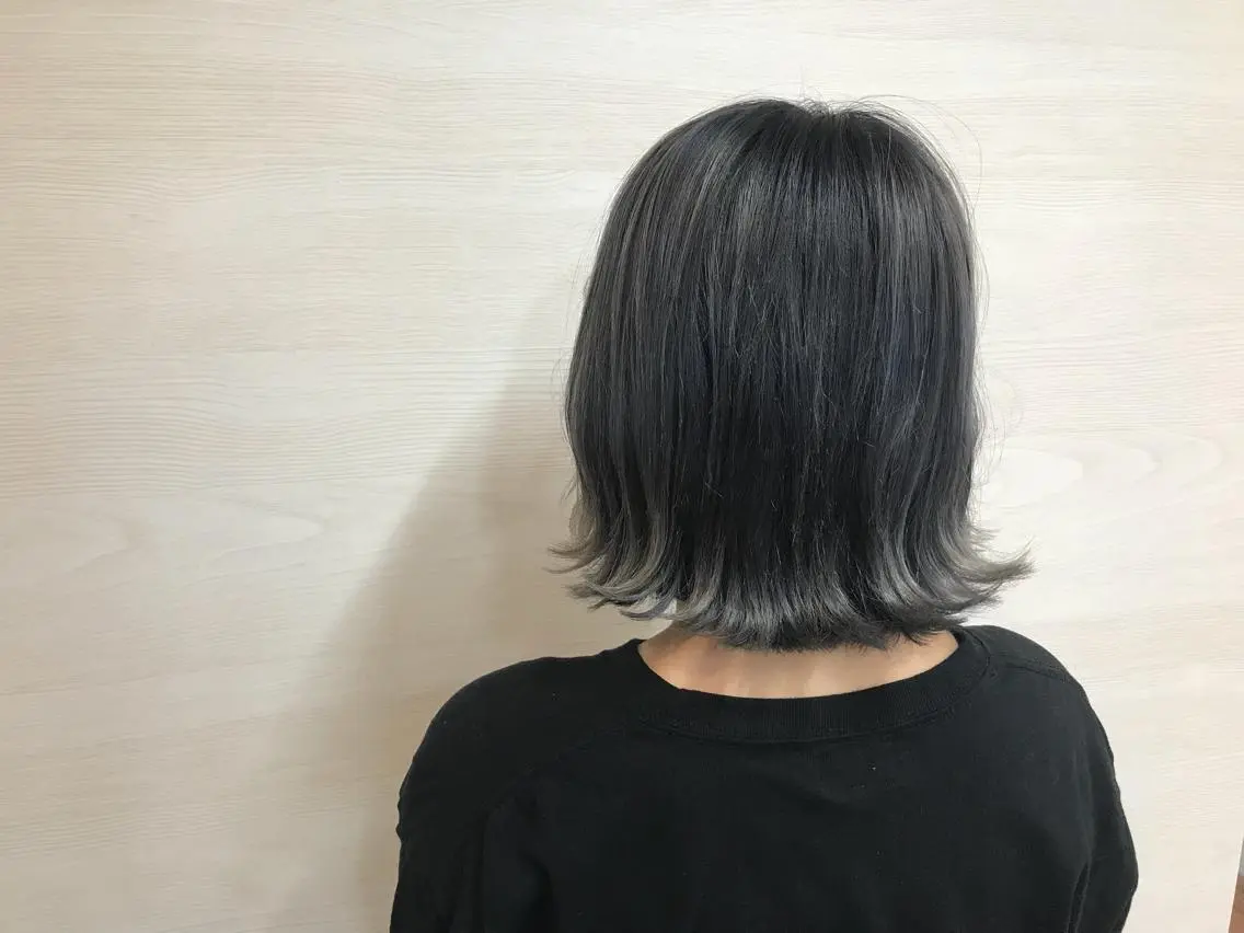 ショート カラー ブルーカラー ブルージュ 外ハネヘア 松本 俊樹のヘアスタイル
