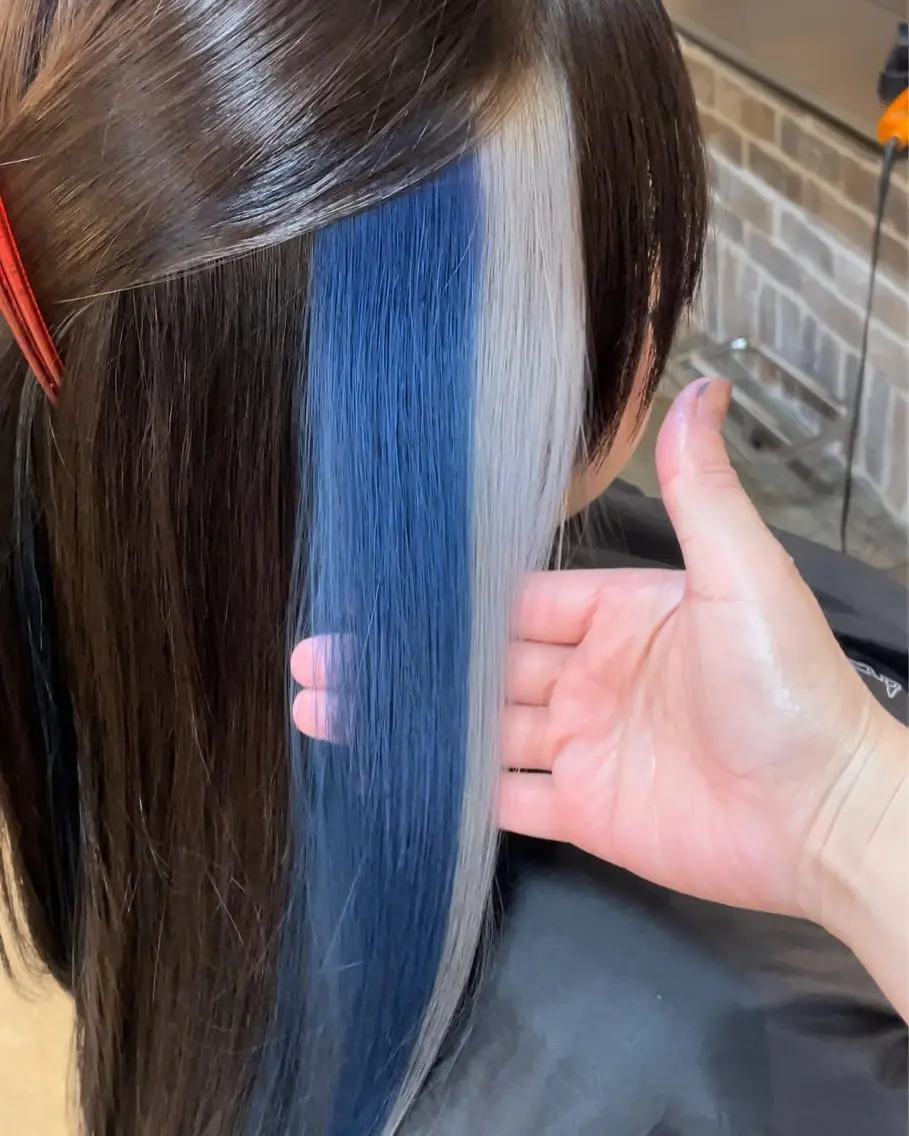 ロング カラー ブリーチ ブルーカラー イヤリングカラー 艶カラー/インナー /グラデ/大西小百合のヘアスタイル