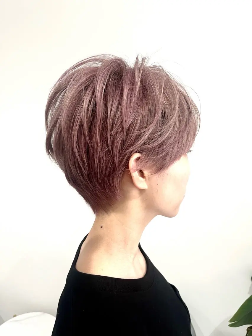 ショート カラー ベージュカラー ハイトーンカラー ピンクカラー ピンクベージュ カット ヘアカラー I's hair 心斎橋のヘアスタイル
