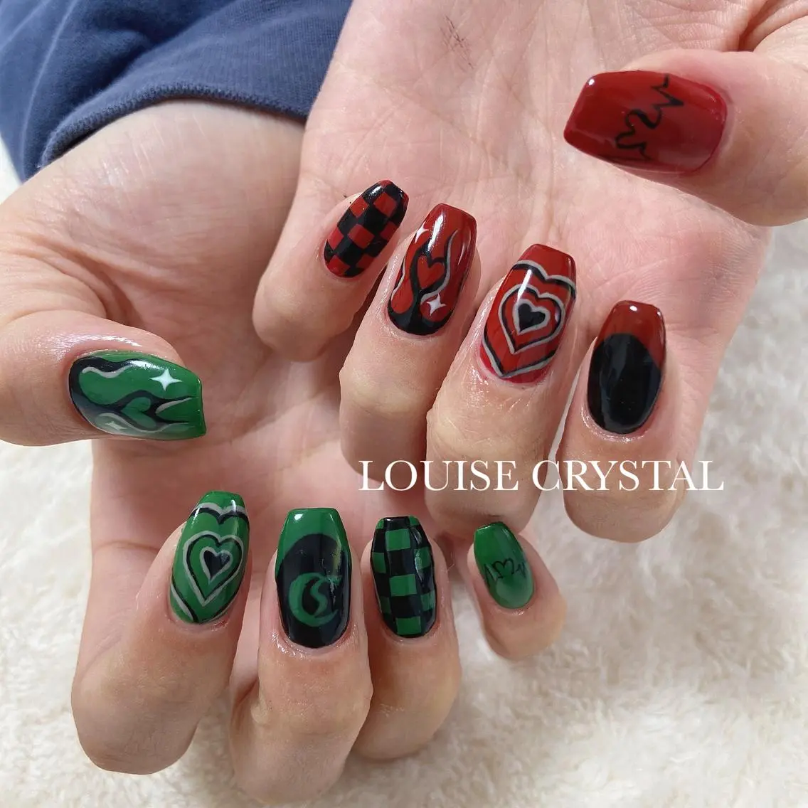 ネイル ハンドネイル LOUISE CRYSTALのネイルデザイン