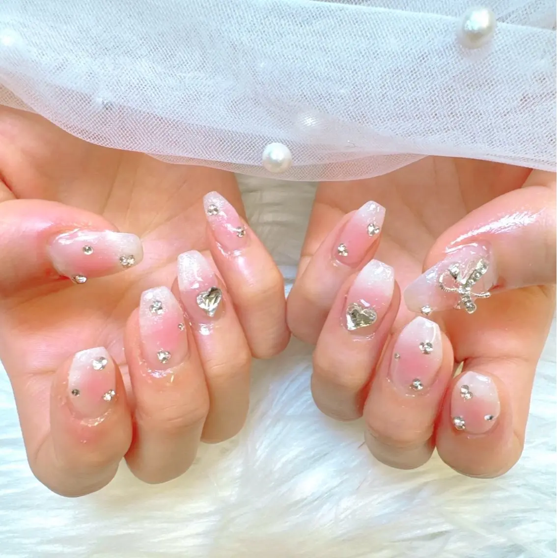 ネイル フレンチネイル キラキラネイル マグネットネイル マグネットフレンチ 持ち込み Queeens nailのネイルデザイン