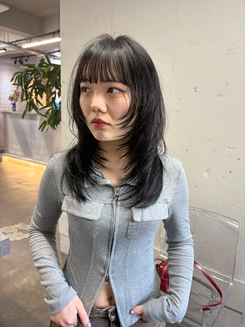 セミロング ハッシュカット🎀 レイヤーカットのヘアスタイル