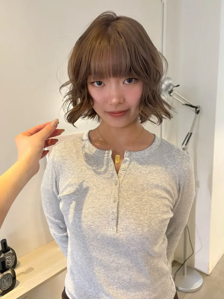 ショート カラー ヘアカラー ユナ ボブカット /ベージュのヘアスタイル