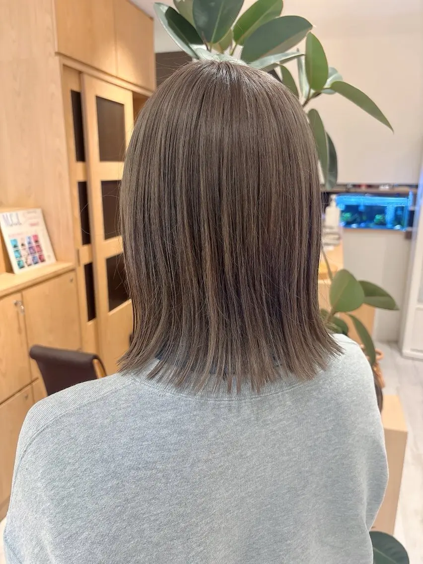 ミディアム カット ヘアカラー 安藤 ひなたのヘアスタイル