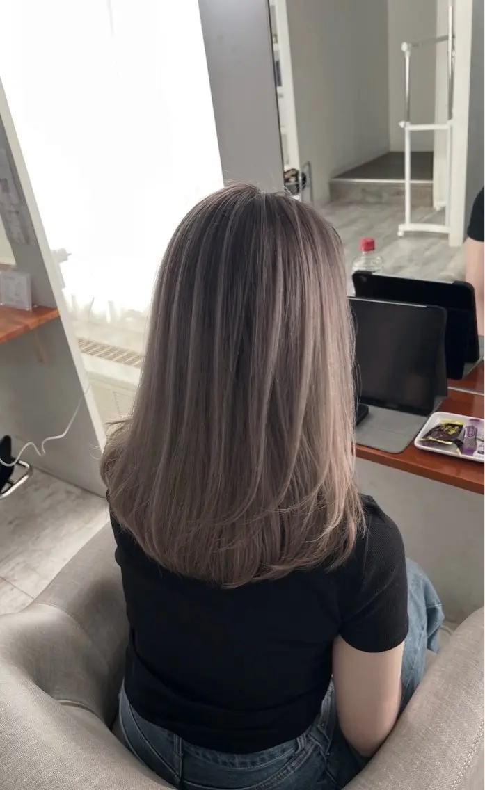 ミディアム カラー バレイヤージュ グレージュ レイヤーカット 指名数No.1 /NAOYAのヘアスタイル
