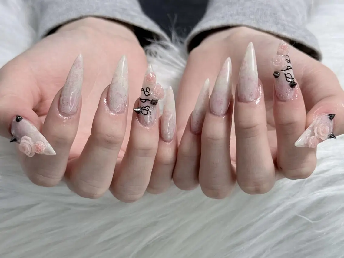 ネイル ボルドー チークネイル 長さ出し フレンチネイル ジェルネイル Emi🌸Belle Nail Salonのネイルデザイン