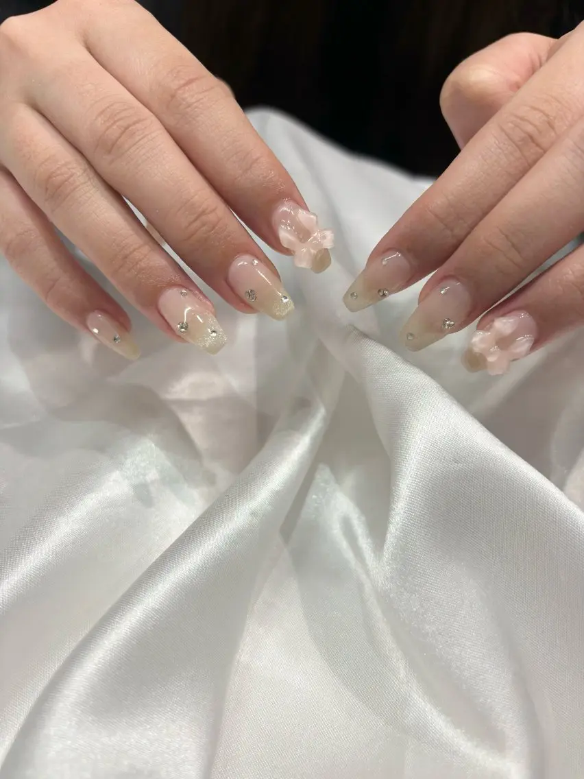 ネイル フレンチネイル 氷ネイル・うるうるネイル マグネットネイル マグネットフレンチ ハンドネイル emmi nailのネイルデザイン