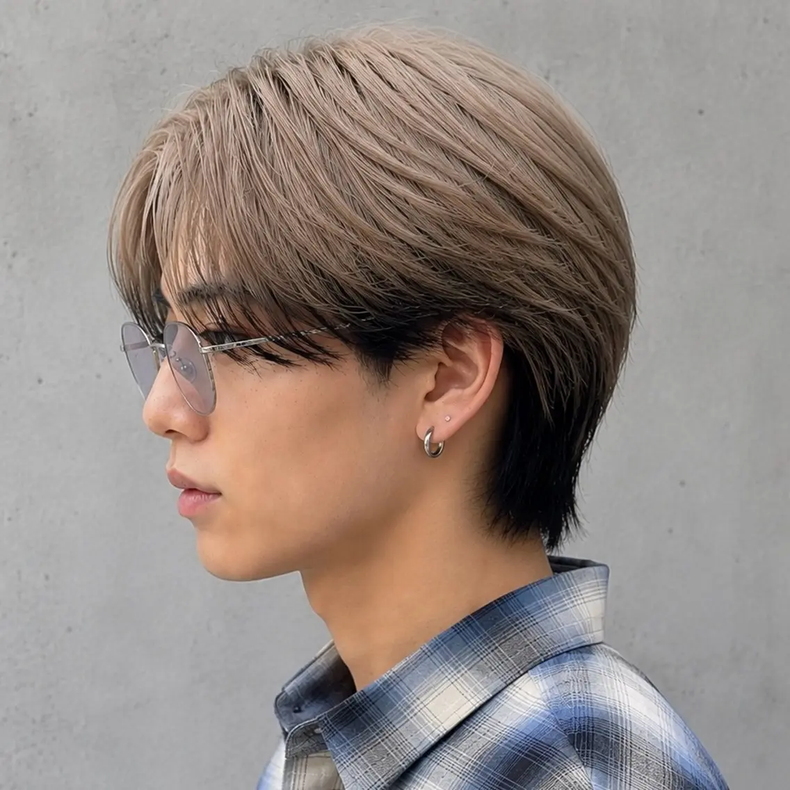 ミディアム カラー メンズ ベージュカラー 黒髪 ミルクティーベージュ カット ヘアカラー メンズ特化カットパー マカラー坂田柊のヘアスタイル
