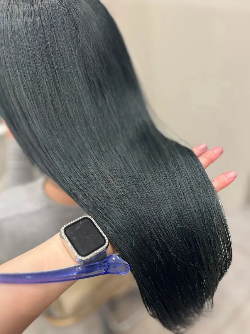 ロング カラー 黒髪 ブルーカラー ブルーブラック ヘアカラー トリートメント 早坂 美咲のヘアスタイル