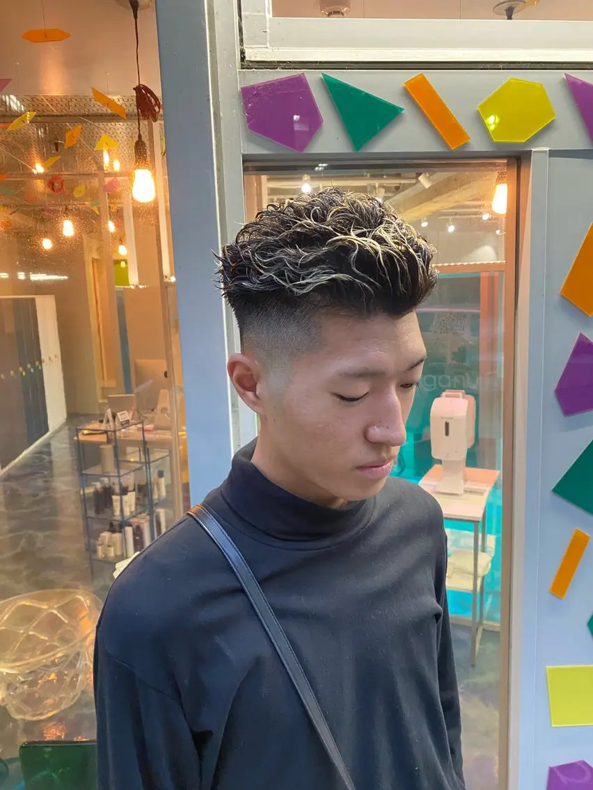 ショート カラー パーマ メンズ メンズブリーチ フェードカット メンズパーマ ブリーチ トリートメント Riganuts王子 Hayato✂︎のヘアスタイル