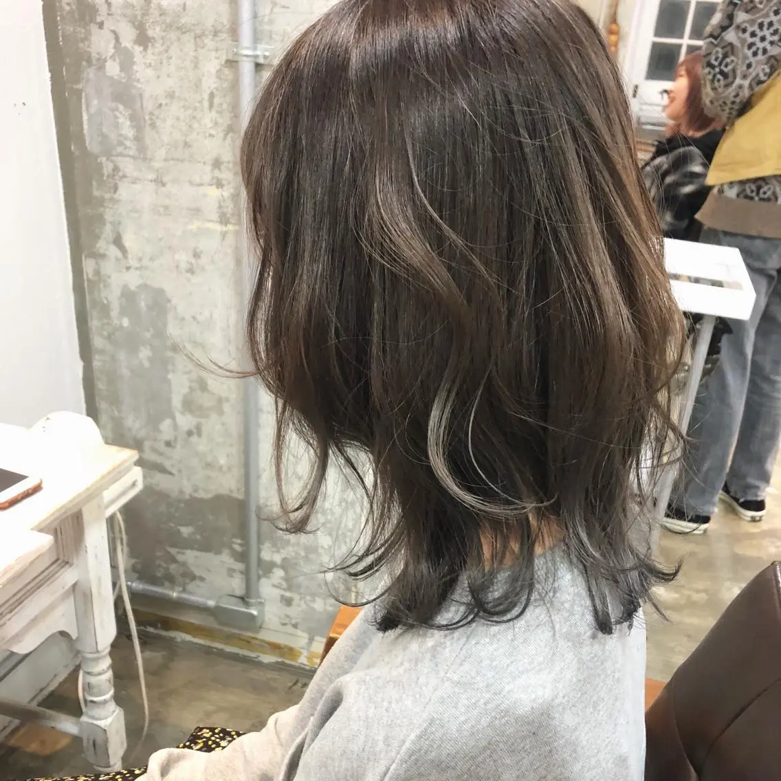 セミロング カラー アッシュ アッシュグレー アッシュグレージュ ブリーチ グレージュ Pia ツボイ ケイタのヘアスタイル