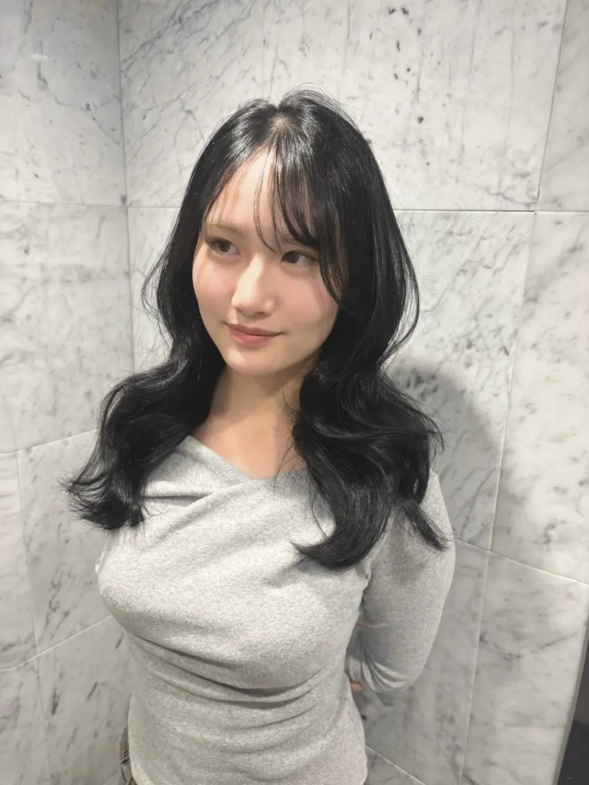 ミディアム カラー ヘアカラー トリートメント 渋谷｜透明感カラー 🫧🤍｜rinaのヘアスタイル
