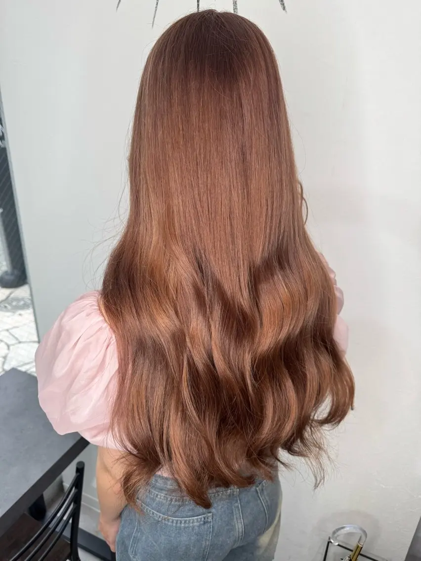 ロング カラー ベージュカラー ブリーチ ブラウンカラー ミルクティーベージュ 小笠原 菜緒のヘアスタイル