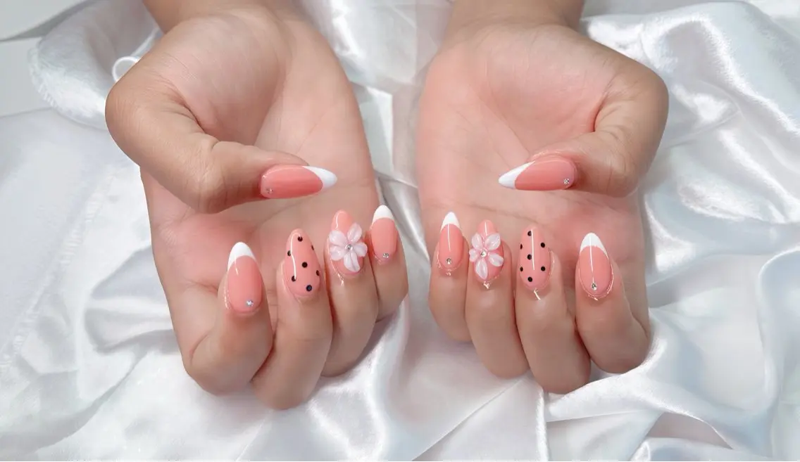 ネイル オーロラネイル チークネイル フットネイル フレンチネイル ジェルネイル ハンドネイル Havi Nailsのネイルデザイン