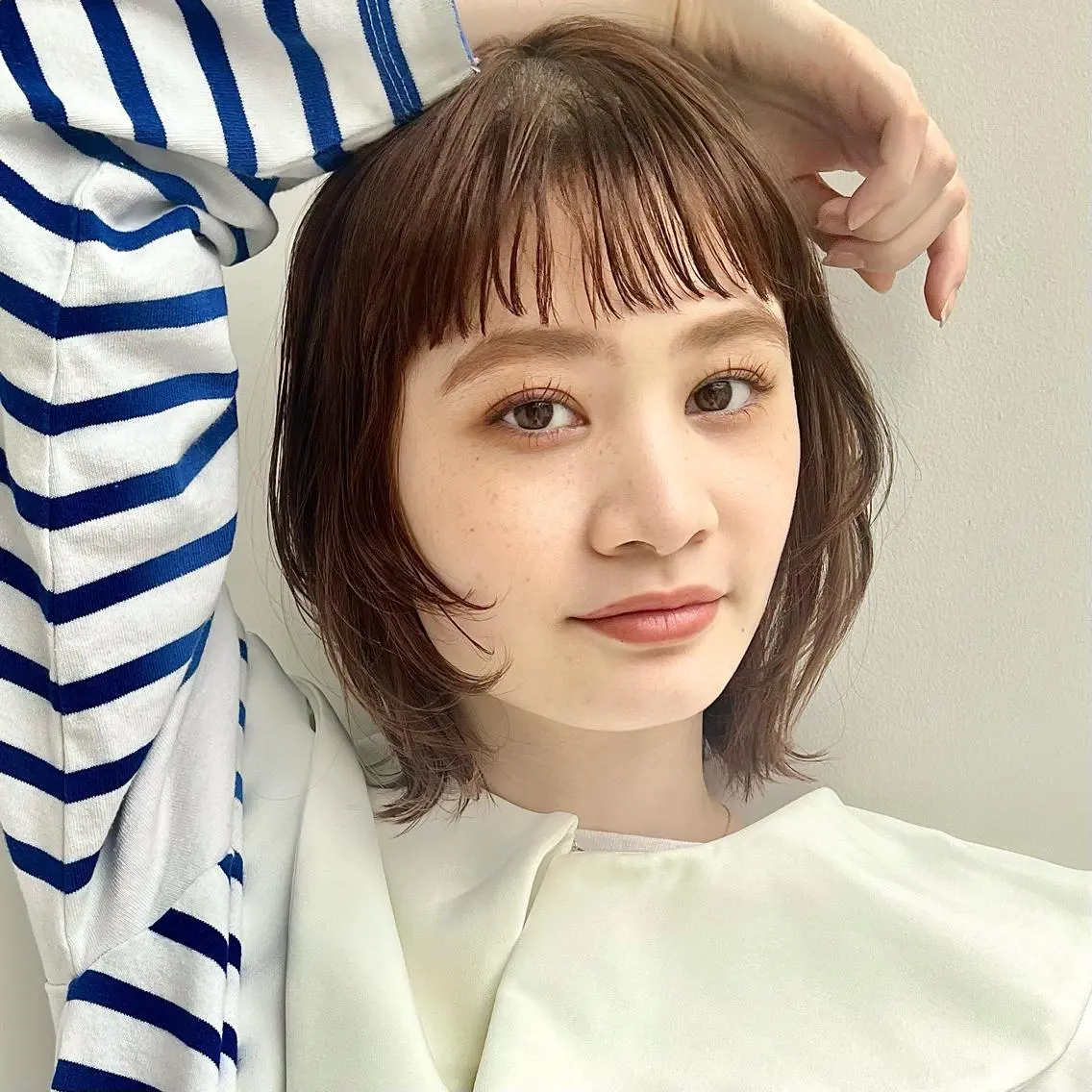 ショート ボブ ウルフカット カット あやめ【顔まわり/レ イヤー/柔らかカラ】のヘアスタイル