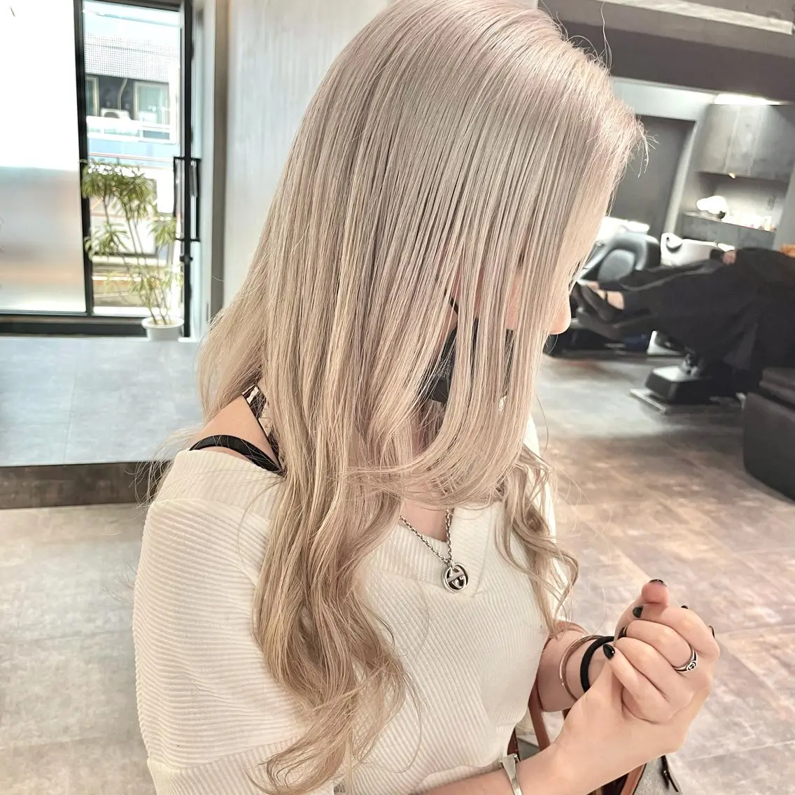 ロング カラー ブロンド ホワイトブロンド ヘアカラー トリートメント ✨MiL✨ ✨心斎橋✨のヘアスタイル