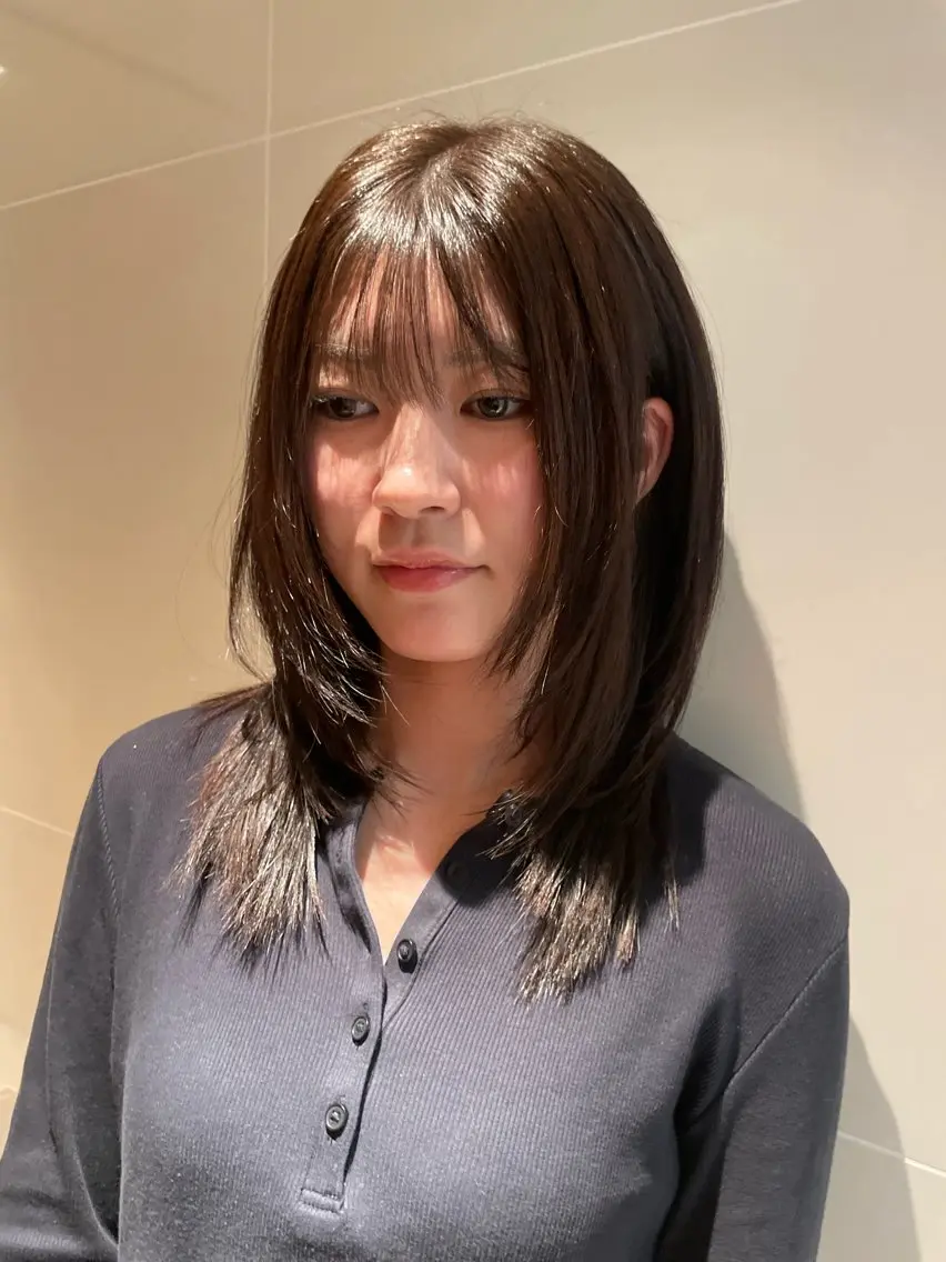 ミディアム レイヤーカット カット ヘアカラー トリートメント 艶カラー/縮毛矯正 🩰chihiroのヘアスタイル