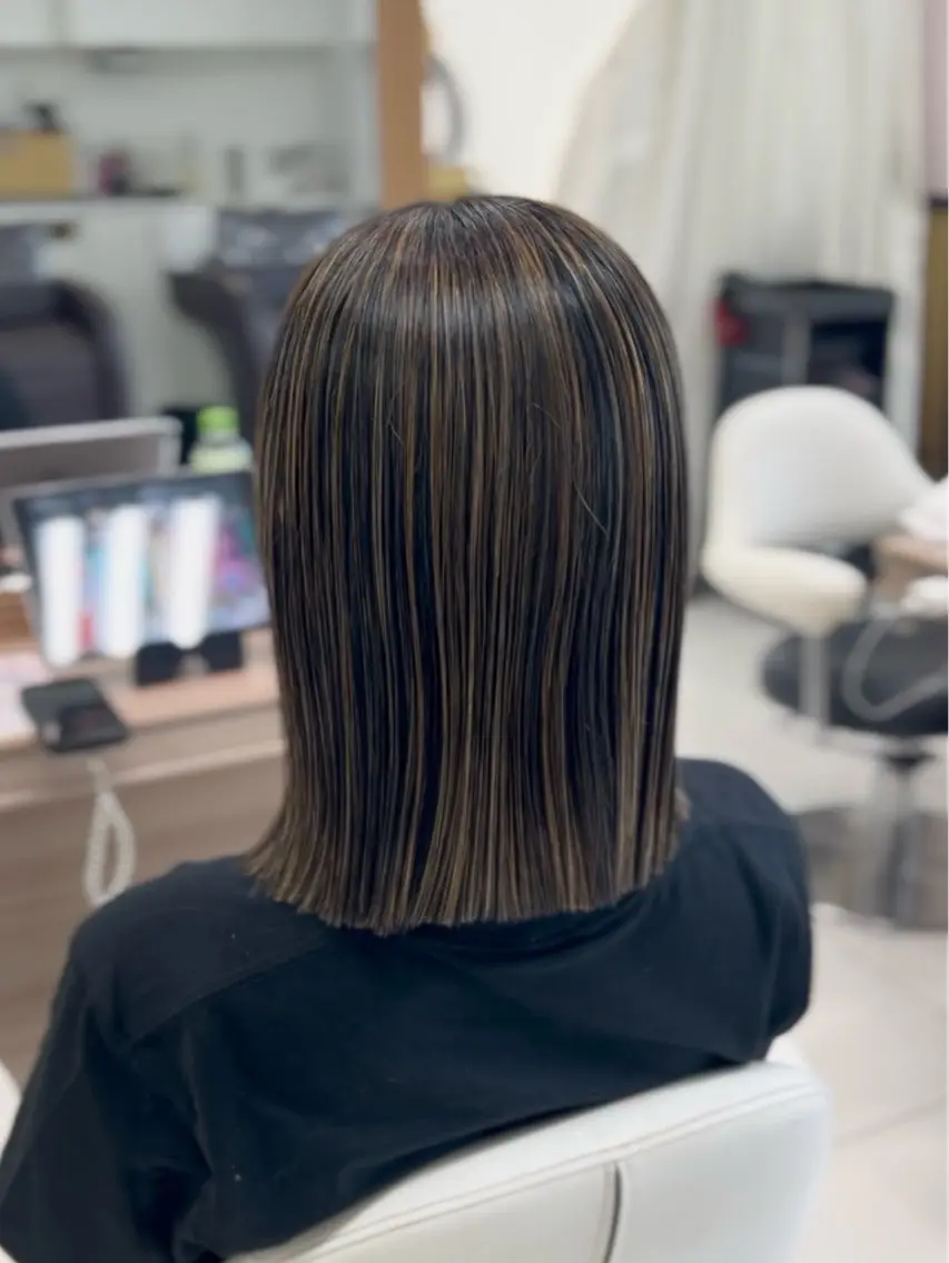 ミディアム ボブ ハイライト カット ヘアカラー トリートメント 🫧岩﨑 幸恵🧸🫧のヘアスタイル