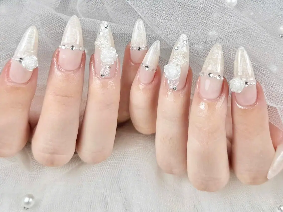 ネイル アートネイル ボルドー フレンチネイル ジェルネイル 氷ネイル・うるうるネイル ハンドネイル Julie NailSalonのネイルデザイン