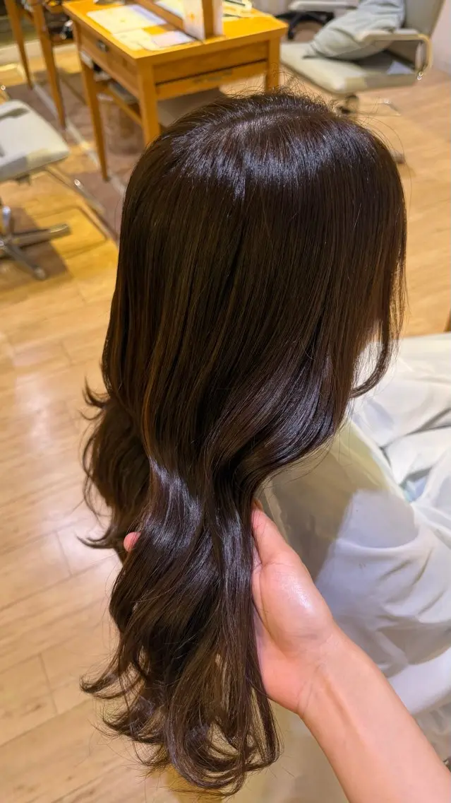 ロング ヘアカラー 砂川 瑠菜のヘアスタイル