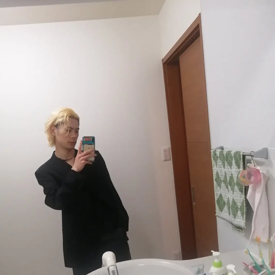 ショート カラー ブリーチ 畑中 昌史のヘアスタイル