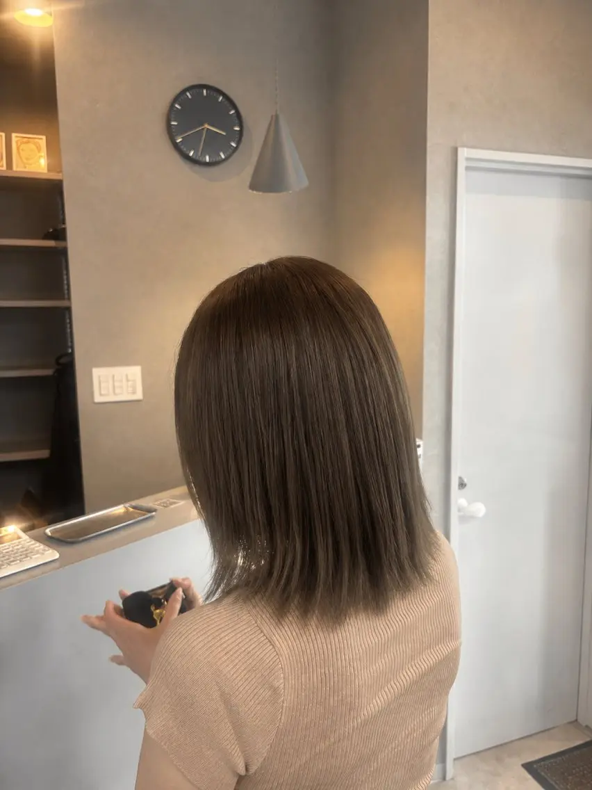 セミロング カラー ベージュカラー ブリーチ ブリーチなしカラー オリーブベージュ ヘアカラー GiseL 美優のヘアスタイル