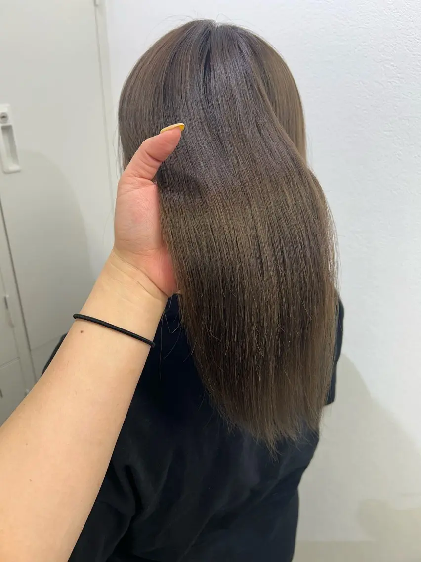 ミディアム カラー ブリーチ ヘアカラー カットモデル🎀 ハイトーン/YUIのマツエク・マツパデザイン