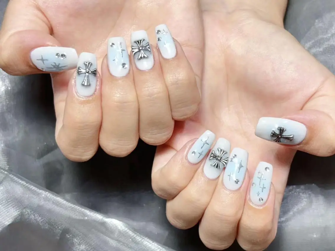ネイル フレンチネイル ジェルネイル ガラスフレンチ 韓国ネイル マグネットネイル ハンドネイル ハンドケア The Nail & Eye Lashのネイルデザイン