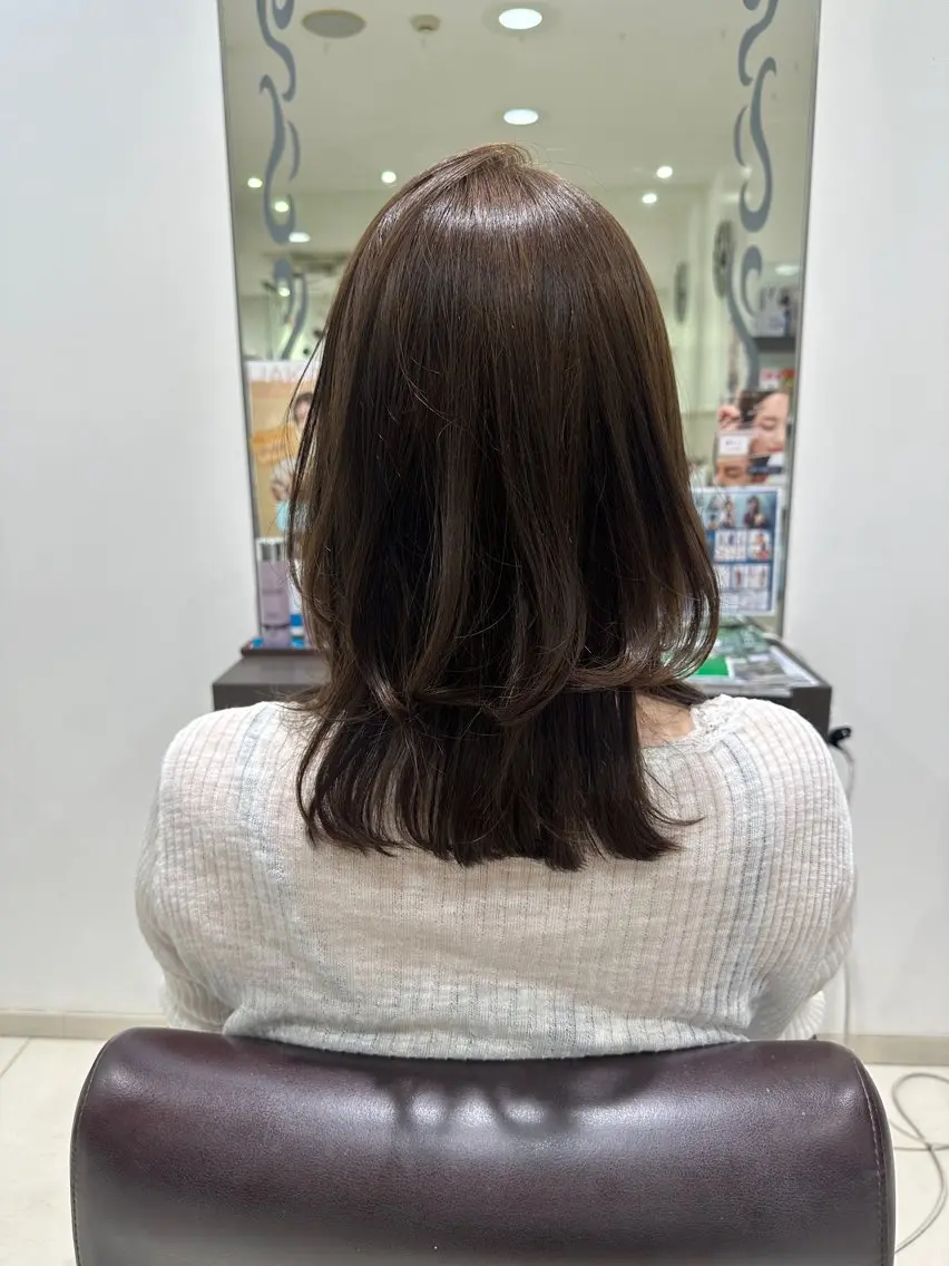 ミディアム レイヤーカット カット ヘアカラー トリートメント 木曜日空きあり‼️ 艶々カラー🩷のヘアスタイル