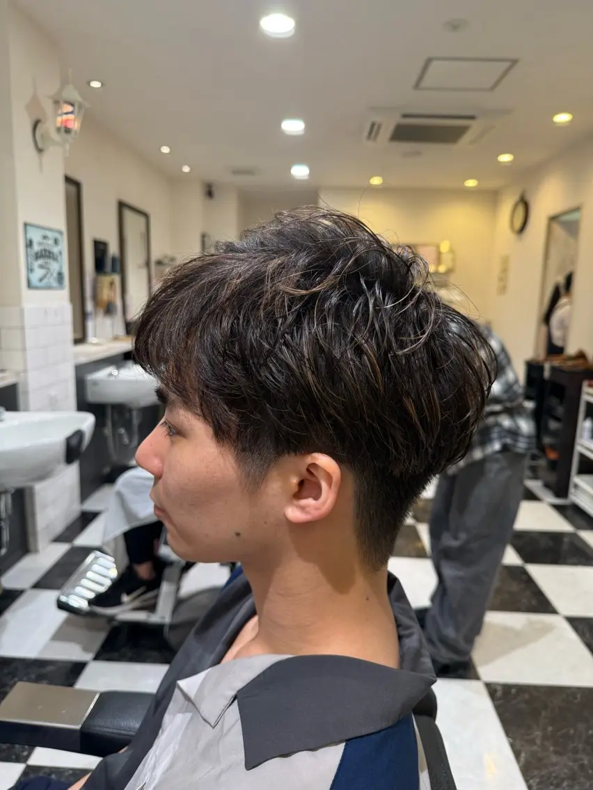 ミディアム メンズ カット ゆるふわパーマ 似合わせカットのヘアスタイル