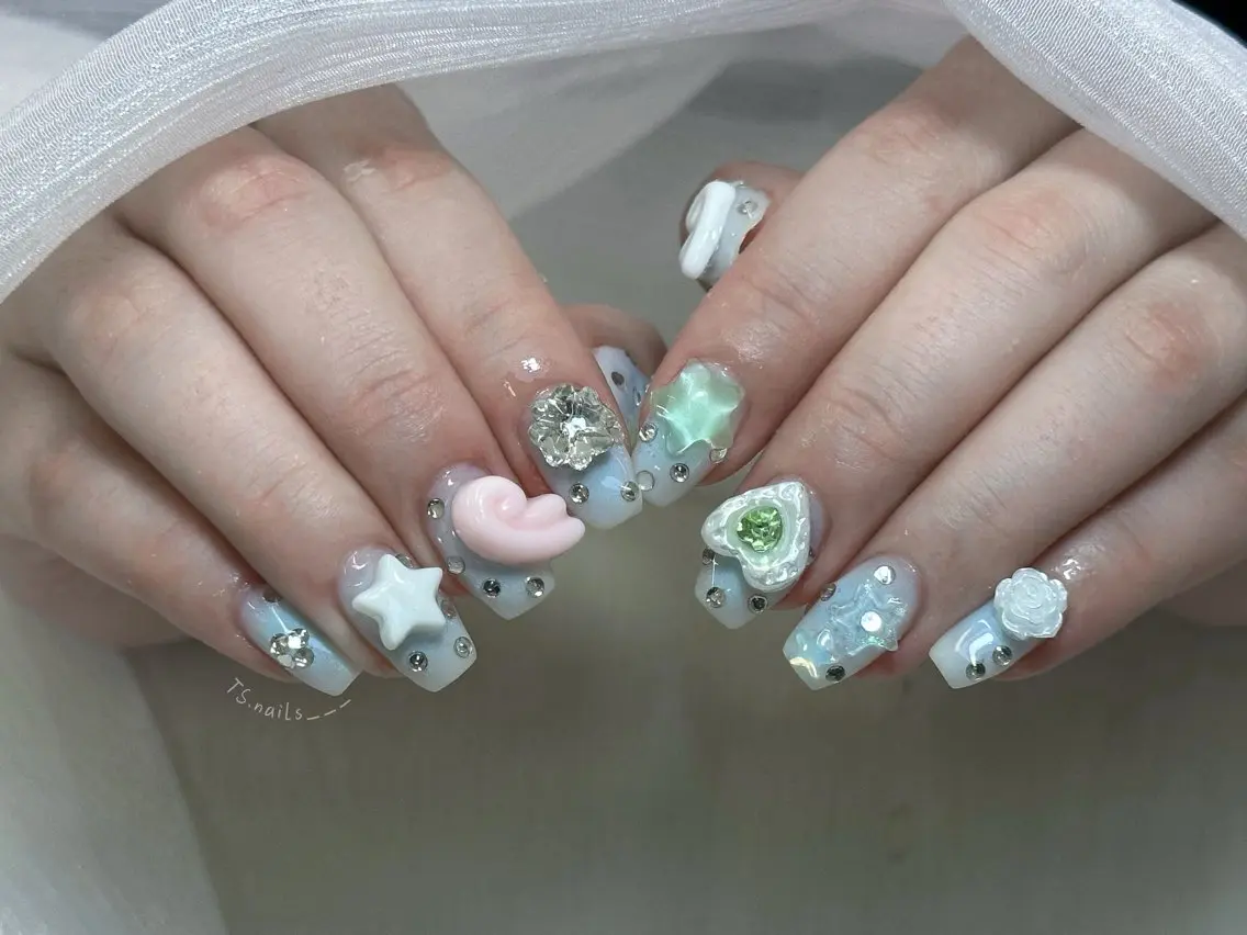 ネイル キラキラネイル マグネットネイル 持ち込み シンプルネイル ハンドネイル フットネイル ハンドケア TS. nails___のネイルデザイン
