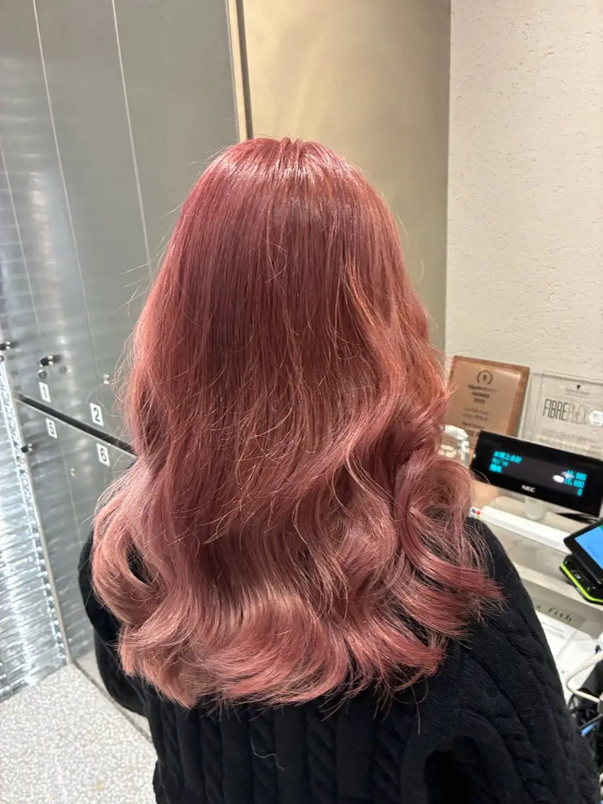 セミロング カラー カット ヘアカラー カラーブリーチ特化 石原勇希のヘアスタイル