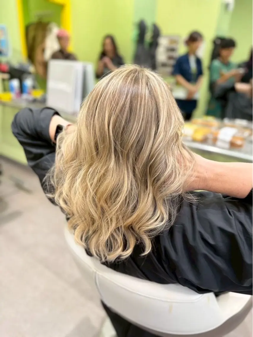 セミロング カラー メンズ メンズバレイヤージュ バレイヤージュ レイヤーカット カット ヘアカラー トリートメント GAKU/仙台/ メンズ/ブリーチのヘアスタイル