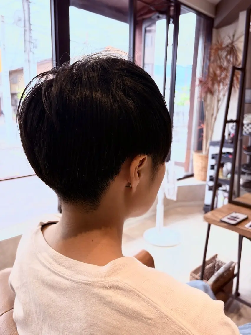 ショート カット スギモト リョウのヘアスタイル