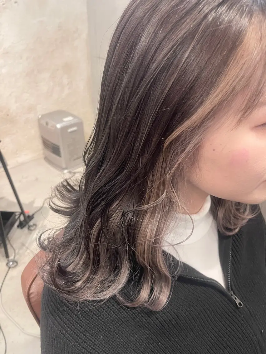セミロング カラー グレージュ 三浦 みのりのヘアスタイル