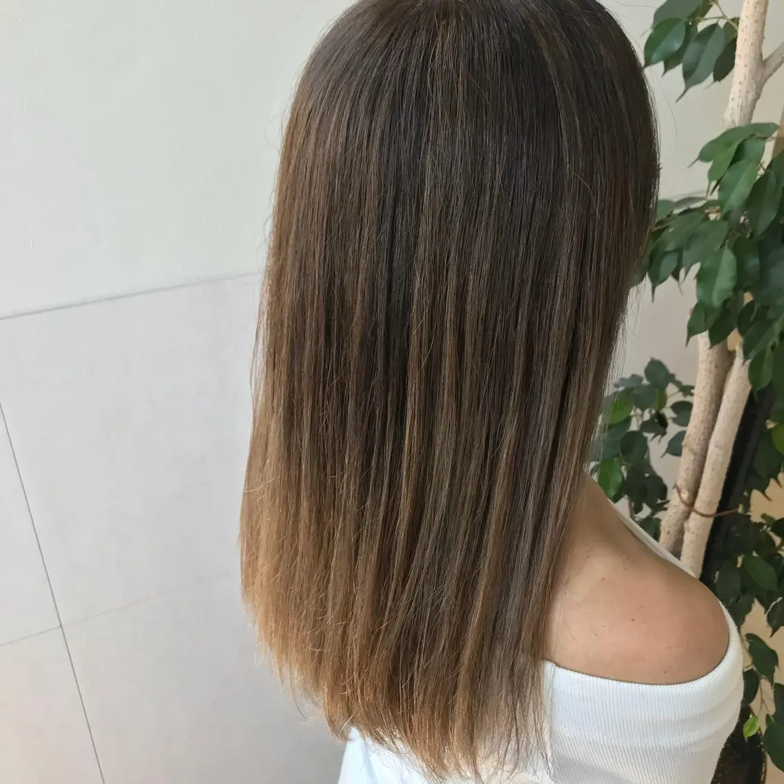ロング カラー ベージュカラー ハイライトカラー ハイライト カット ヘアカラー Oopsレイヤー 加藤澄都のヘアスタイル