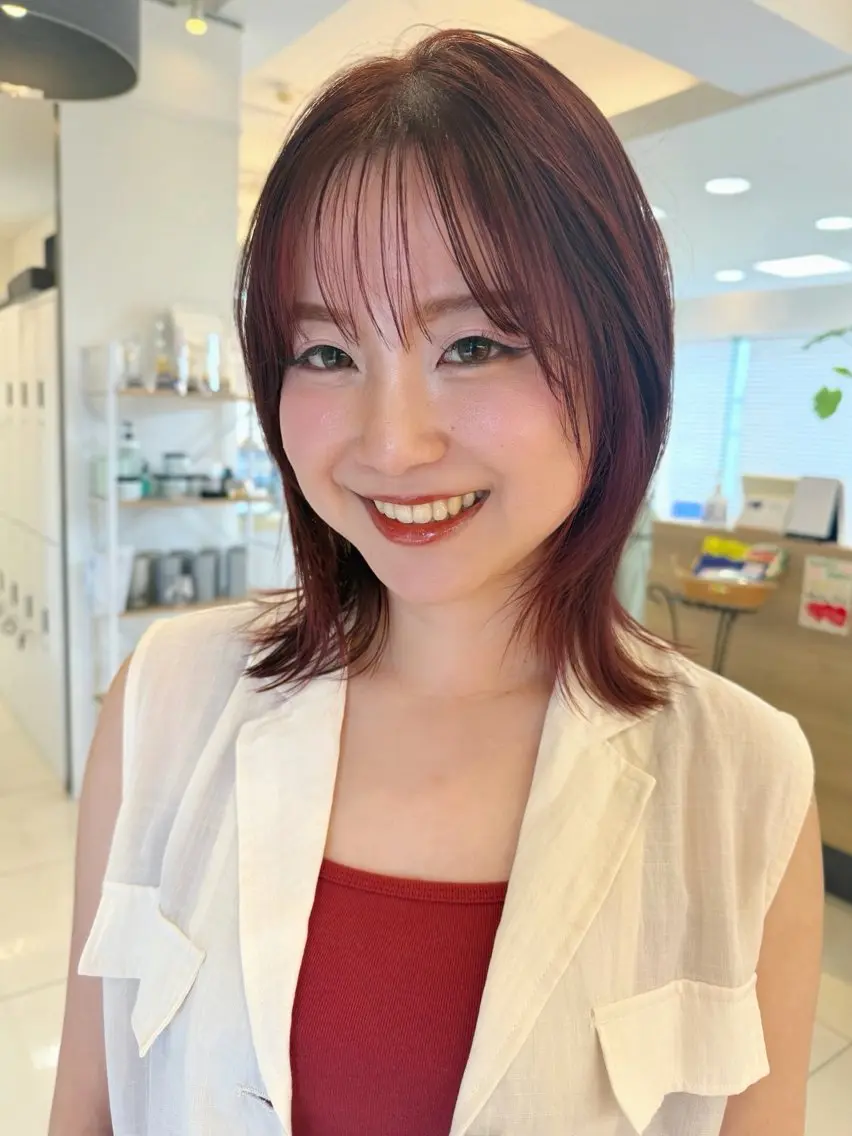 ミディアム カラー ボブレイヤー レッドカラー ボブ くびれヘア くびれレイヤー 下地 莉穂のマツエク・マツパデザイン