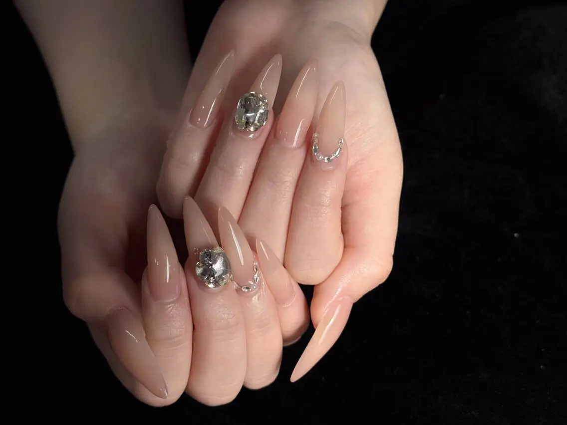 ネイル ガーリー キラキラネイル 韓国ネイル ロングネイル シンプルネイル ハンドネイル 🦊Genie🦊 Mika Nailsのネイルデザイン