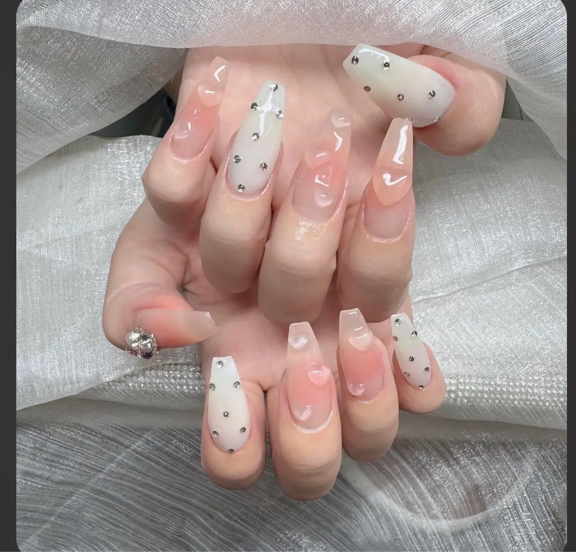 ネイル フレンチネイル ジェルネイル ガラスフレンチ ハロウィン ハート H.baby Nail Salonのネイルデザイン