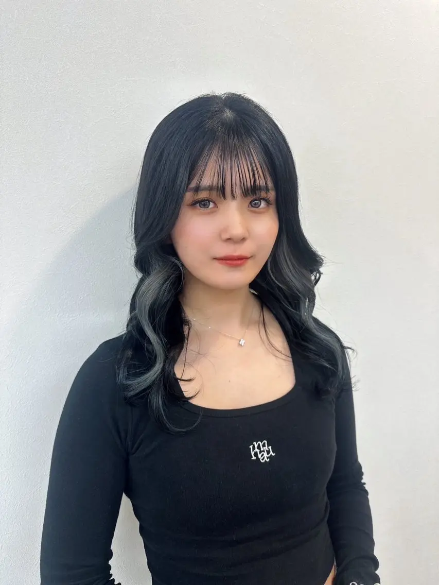 セミロング カラー 黒髪 ブリーチ ケアブリーチ イヤリングカラー インナーカラー ヘアカラー トリートメント ブリーチカラー🦋‪ 田中さくらのヘアスタイル