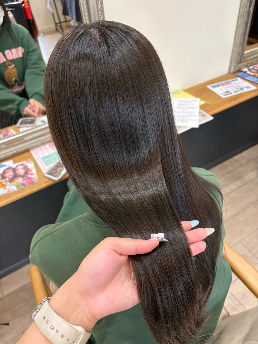 ロング カラー カット ヘアカラー しおり🍬 KOKORO🤍のヘアスタイル
