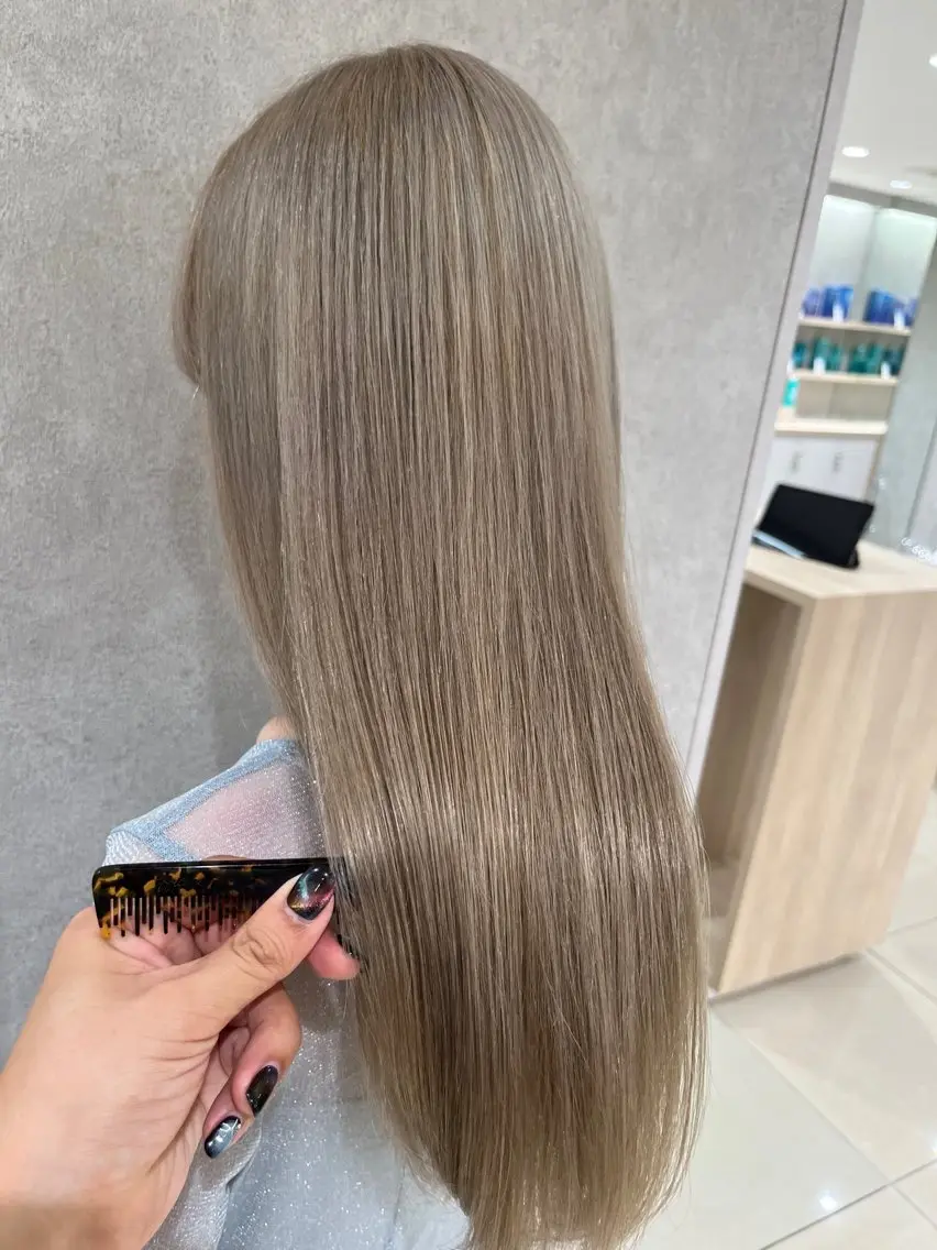 ロング カラー ベージュカラー ブリーチ ヘアカラー トリートメント ハイトーン/ブリーチ 山崎 悠次のヘアスタイル